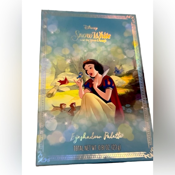 Disney Snow White and the Seven Dwarfs Eyeshadow Palette -12 Colors Brand New - Picture 1 of 2